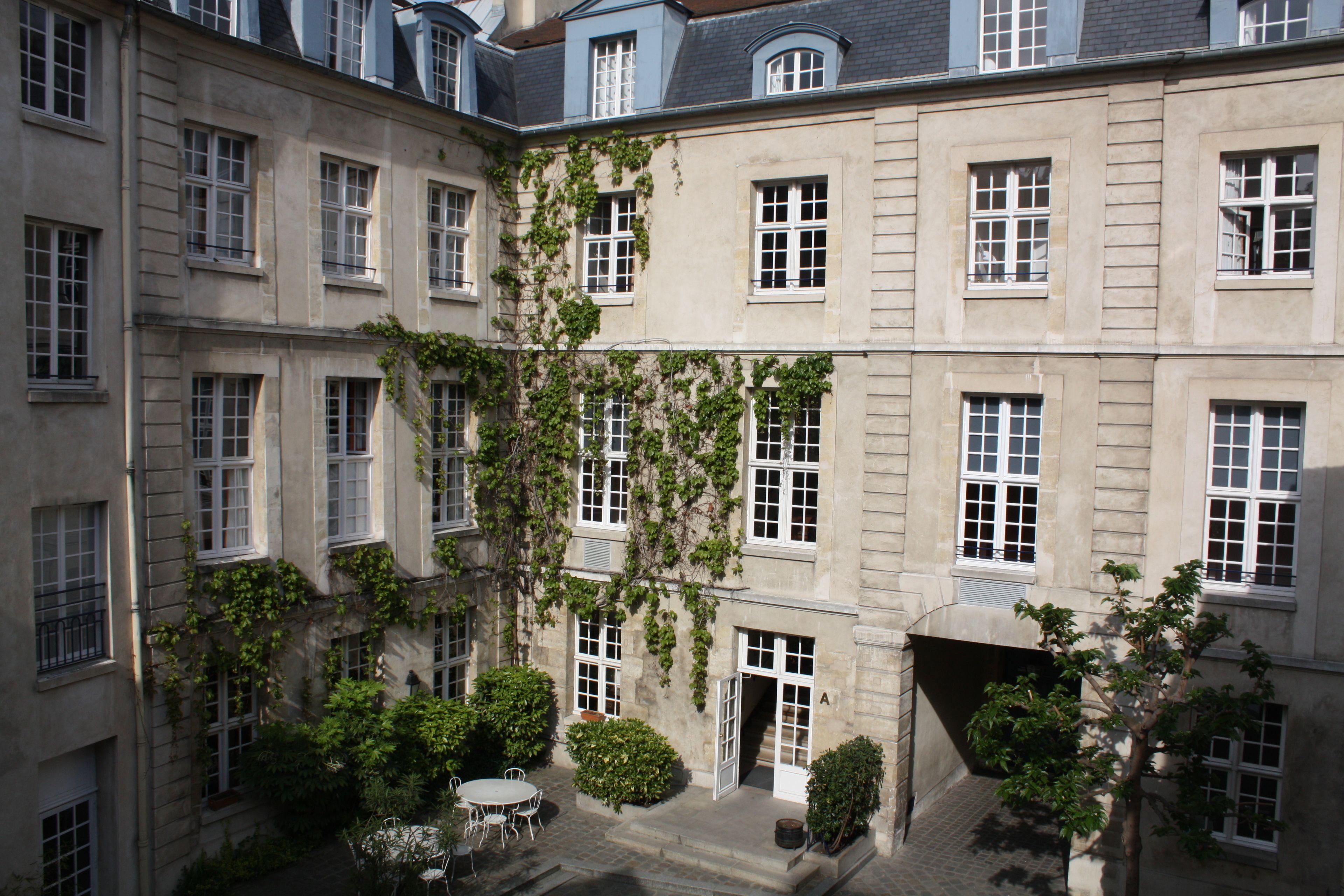 Mije Marais Hostel *