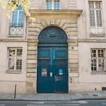Mije Marais Hostel