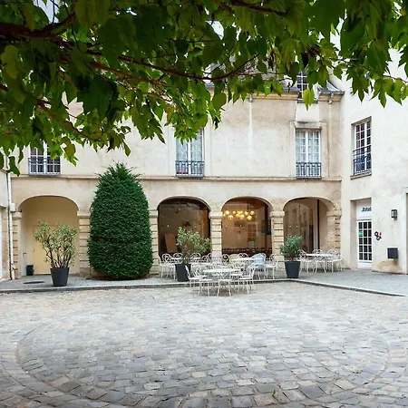 Mije Marais Hostel *