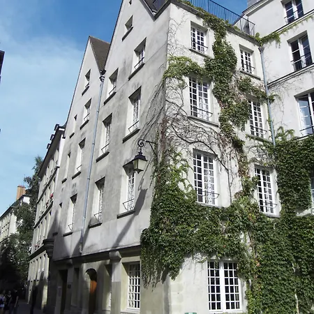 Mije Marais Hostel